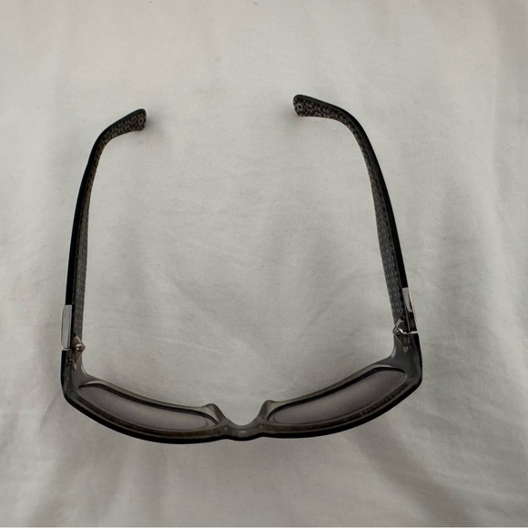 Coach women’s black/gray frame sunglasses. Comfortable fit - Picture 5 of 10